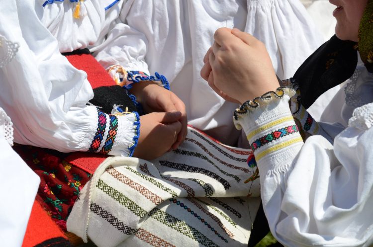 Ateliere de lucru gratuite la Muzeul Satului Maramureșean din Sighetu Marmației