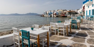 Noi restricţii impuse de Grecia în două dintre cele mai populare zone turistice, din cauza creșterii numărului cazurilor de Covid