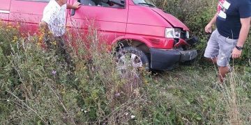 Ziua accidentelor în Maramureș. Un autovehicul se află în afara carosabilului, la ieșire din Seini