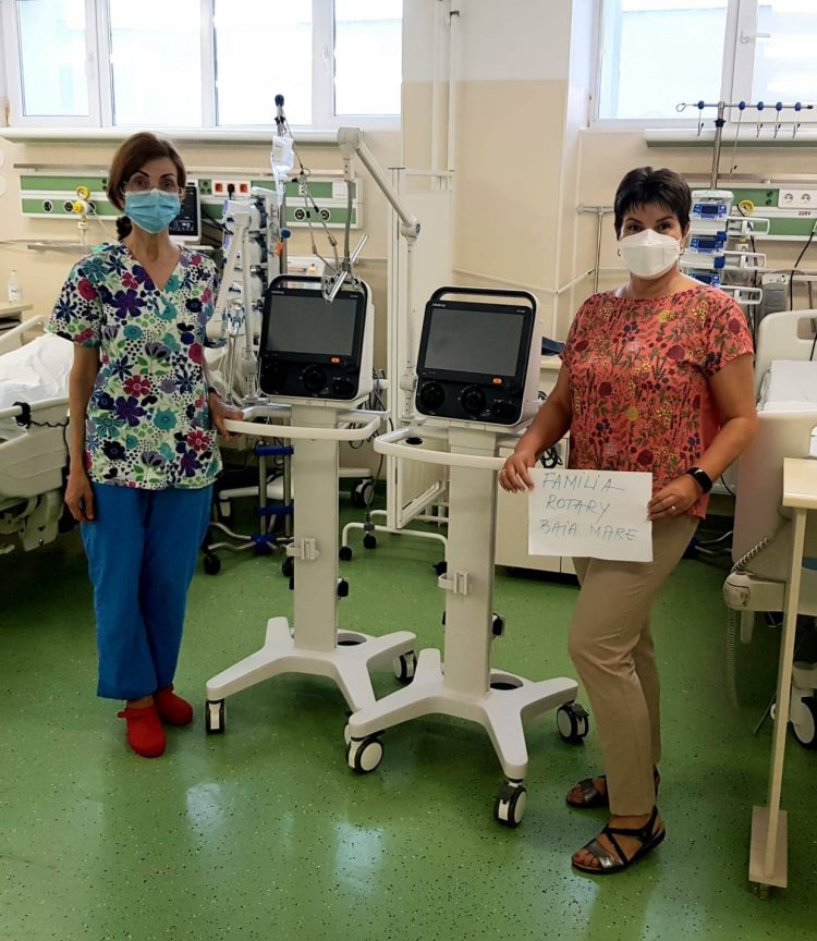 Două aparate de ventilaţie şi monitorizare respiratorie au fost donate Spitalului Judeţean de Urgenţă “Dr. Constantin Opriş” Baia Mare prin proiectul rotarian “Uniţi pentru Sănătate”