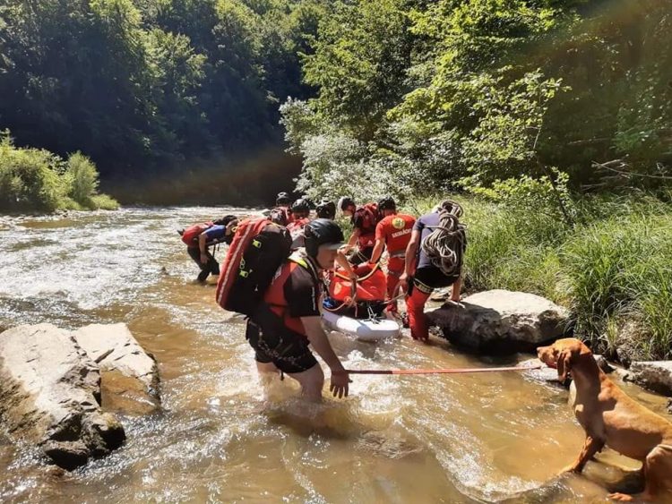 Acţiune complexă a salvamontiştilor maramureşeni în Cheile Lăpuşului. Un copil de 12 ani a alunecat pe o stâncă