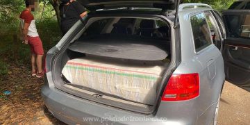 Prins de poliţiştii de frontieră cu maşina ticsită de țigări de contrabandă, de circa 33.000 lei