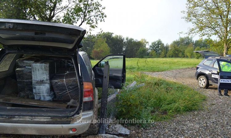 A făcut accident cu maşina ticsită cu ţigări în momentul în care încerca să scape de polițiștii de frontieră din Sarasău