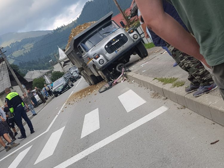 Grav accident de circulație la Borșa. O copilă riscă să rămână fără picioare
