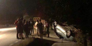 Accident deosebit de grav în Lăpușel. Un autoturism a ajuns pe plafon