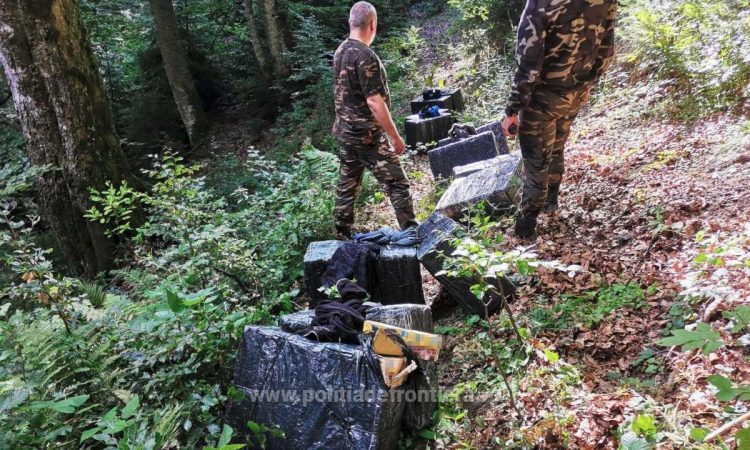 Aproape 6.000 de pachete cu țigări de contrabandă, confiscate la frontiera de nord a României