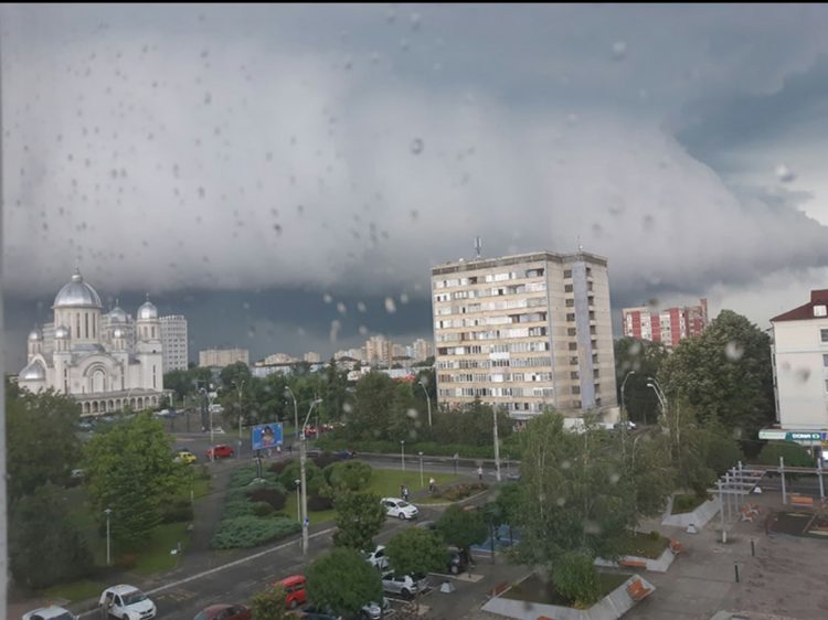 Al doilea COD PORTOCALIU de furtuni și vijelii în Maramureș