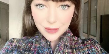 Jandarmii au săltat-o pe protestatara Oana Lovin la inaugurarea metroului din Drumul Taberei – video