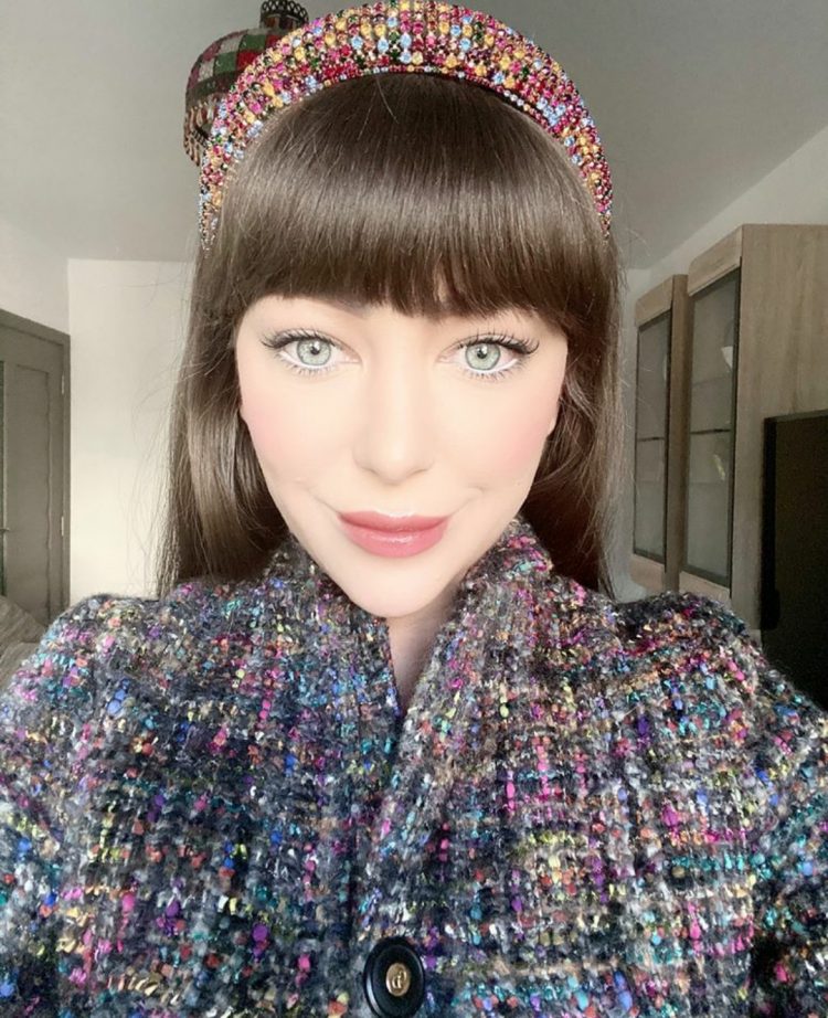 Jandarmii au săltat-o pe protestatara Oana Lovin la inaugurarea metroului din Drumul Taberei – video