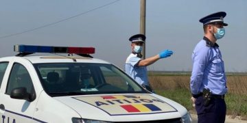 Accident rutier pe pantă la Recea. Un autovehicul se află în afara carosabilului