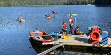 50 de voluntari au adunat 15 mc de deșeuri de pe lacul Firiza în cadrul campaniei All Aboard Firiza