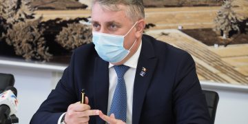 Accidentul ministrului Transporturilor, Lucian Bode, observat întâmplător de camera unui motociclist – VIDEO