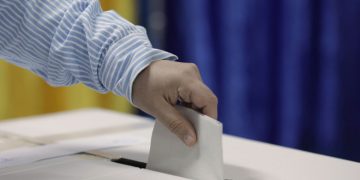 Liberalul “penal” convertit în ecologist şi-a lăsat nevasta să candideze pe listele “partidului mamă”