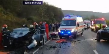 Tragedie la Cluj. O femeie a murit, patru persoane au fost rănite, în urma unui accident din cauza unei depășiri riscante