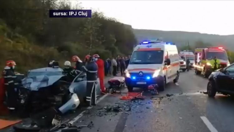 Tragedie la Cluj. O femeie a murit, patru persoane au fost rănite, în urma unui accident din cauza unei depășiri riscante