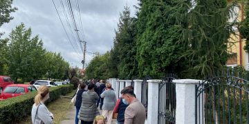 Alegeri locale 2020.  Cozi la unele secţii de votare din Baia Mare – foto