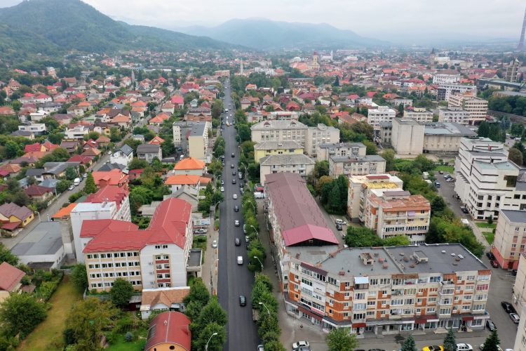 Strada Victoriei, asfaltată de la Podul Viilor și până în zona Buclă, în două nopţi