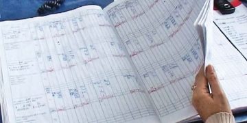 Profesorii nu mai intră în clasă cu catalogul. Cum vor fi puse notele și absențele