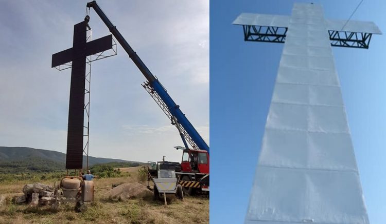 Cruce înaltă cât un bloc cu patru etaje, ridicată de un preot la Negreşti Oaş