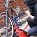 Furt în toiul nopţii! Două biciclete şi o maşinuţă electrică pentru copii, furate din curtea unei case de pe strada Macului