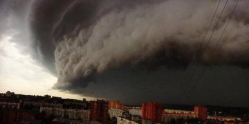 COD PORTOCALIU de furtuni în Maramureș, cu grindină și posibile descărcări electrice