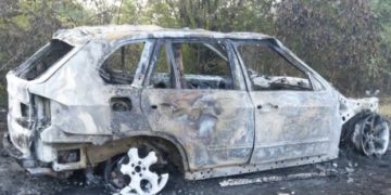 Mașina unui ofițer SRI a fost găsită incendiată, după ce a fost furată azi-noapte