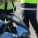 Trei infracţiuni, un singur autor: un bărbat din Baia Sprie s-a urcat băut și fără permis pe un moped neînregistrat, apoi a acroşat o maşină
