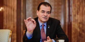 Premierul României aruncă în aer începutul anului școlar. Ce plan de începere a școlii este pus în discuție