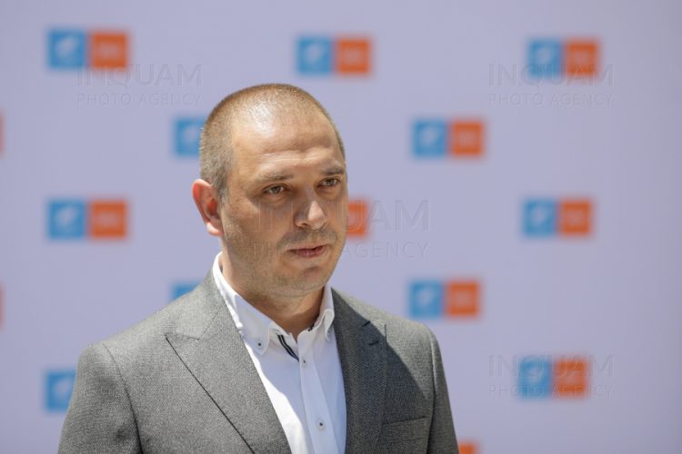 Cum ajunge milionar un IT-ist sărac după ce a intrat în politică. Prietenul lui Barna și Ghinea a descoperit prosperitatea la USR
