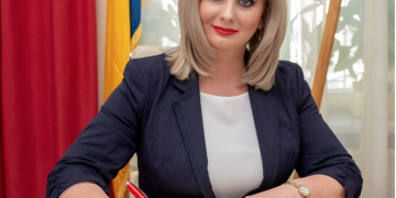 Senatoarea exclusă din PSD pentru că a absentat la moțiune, primită cu brațele deschise de PNL