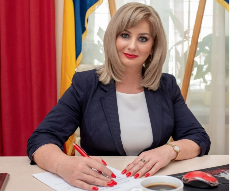 Senatoarea exclusă din PSD pentru că a absentat la moțiune, primită cu brațele deschise de PNL