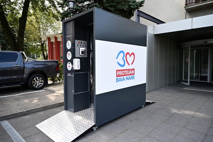 Două stații mobile sanitare pentru dezinfecție, amplasate în zone cheie din Baia Mare