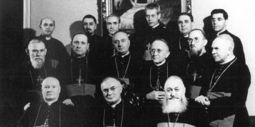 Luna octombrie este luna închinată Rozariului. Este și luna în care Biserica Română Unită a fost văduvită prin arestarea episcopilor săi