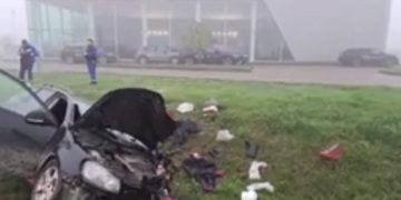 Tragedie pe DN 28! Au fost implicate două autovehicule și un camion, iar trei persoane au fost grav rănite – Galerie FOTO