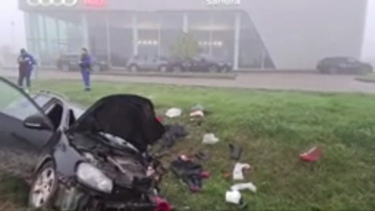 Tragedie pe DN 28! Au fost implicate două autovehicule și un camion, iar trei persoane au fost grav rănite – Galerie FOTO