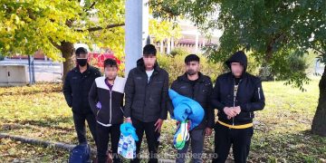 Cinci tineri afgani şi pakistanezi depistaţi ascunşi într-un automarfar la P.T.F. Vărşand