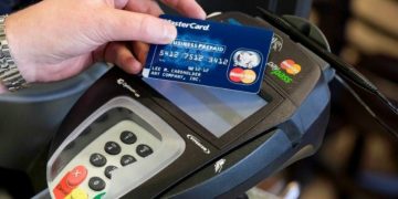 Numărul europenilor care fac plăți cash este în continuă scădere. Ce s-a întâmplat în țara UE care a renunțat aproape total la numerar