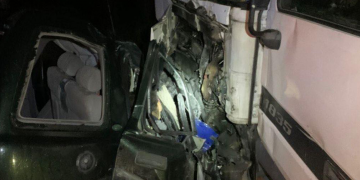 Ultima oră: Accident cu impact frontal între un camion şi o maşină