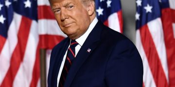 Donald Trump a plecat din spital, deși are COVID. El îi îndeamnă pe americani să iasă din casă