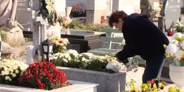 Luminațiile în Pandemie. Ce avem voie și ce nu avem voie să facem în cimitir