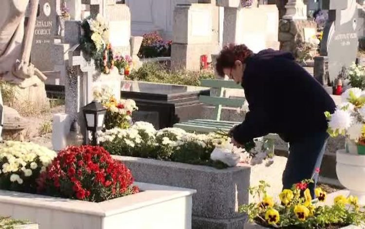Luminațiile în Pandemie. Ce avem voie și ce nu avem voie să facem în cimitir