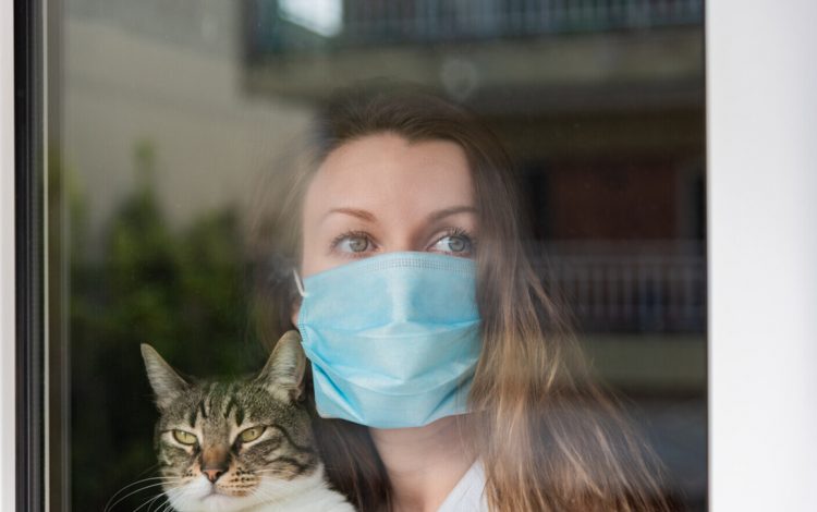 Calvarul unei tinere după ce s-a infectat cu coronavirus. „Am sute de apeluri către DSP, nu a răspuns nimeni”