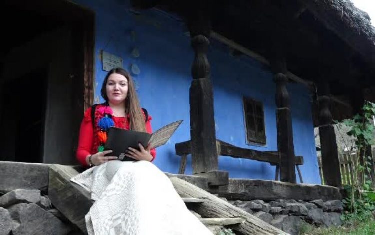 Angajații de la Muzeul Satului din Baia Mare susțin online ateliere de lectură pentru copii