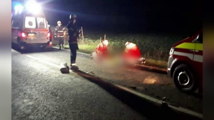 Accident cu un mort și trei răniți, după ce o căruță a fost spulberată de o mașină