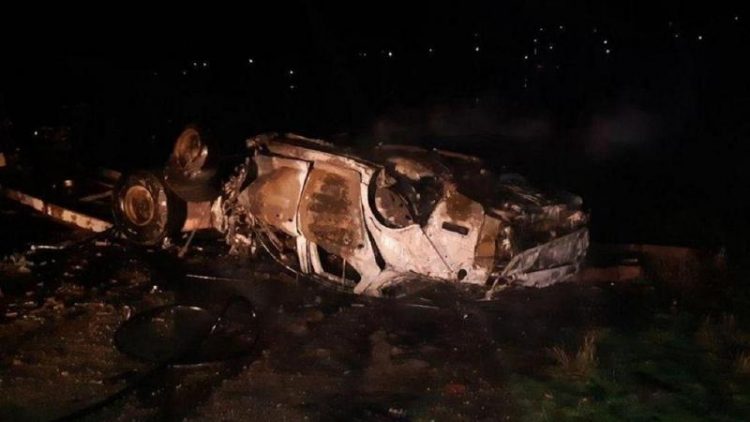 Accident teribil: Un tânăr a ars de viu, după ce mașina pe care o conducea s-a răsturnat și a luat foc