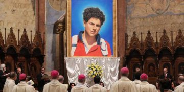 Primul „milenial” beatificat de Biserica Catolică: un adolescent italian, răpus de leucemie, supranumit „influencerul” lui Dumnezeu