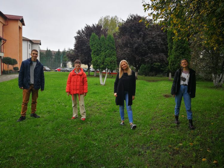 4 tineri ai Corpului European de Solidaritate au sosit in Baia Mare si sunt entuziaști sa lucreze împreuna cu tinerii din comunitatea noastră