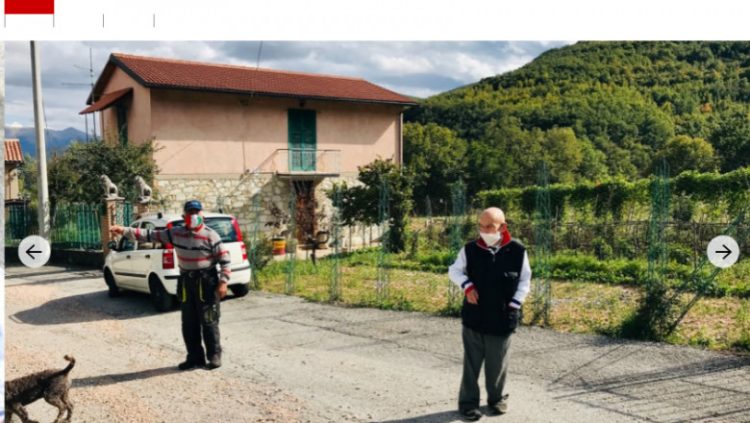 Într-un sat italian locuiesc numai 2 oameni, care insistă să poarte mască