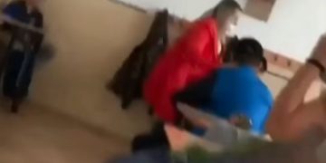 Polițiștii s-au autosesizat în cazul elevilor loviți de o profesoară în Maramureș