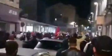 Peste 200 de turci au ieșit în stradă lângă Lyon, în căutarea armenilor, după o zi plină de violențe